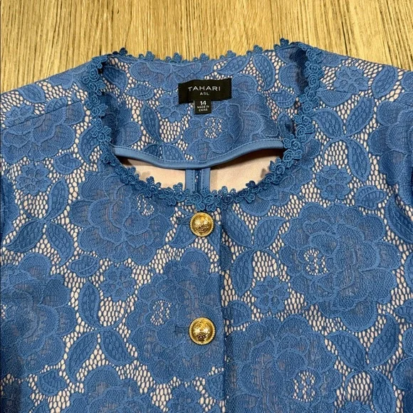 New Tahari ASL Royal Blue Lace Cropped Blazer with Gold Buttons size 14 - Picture 4 of 7